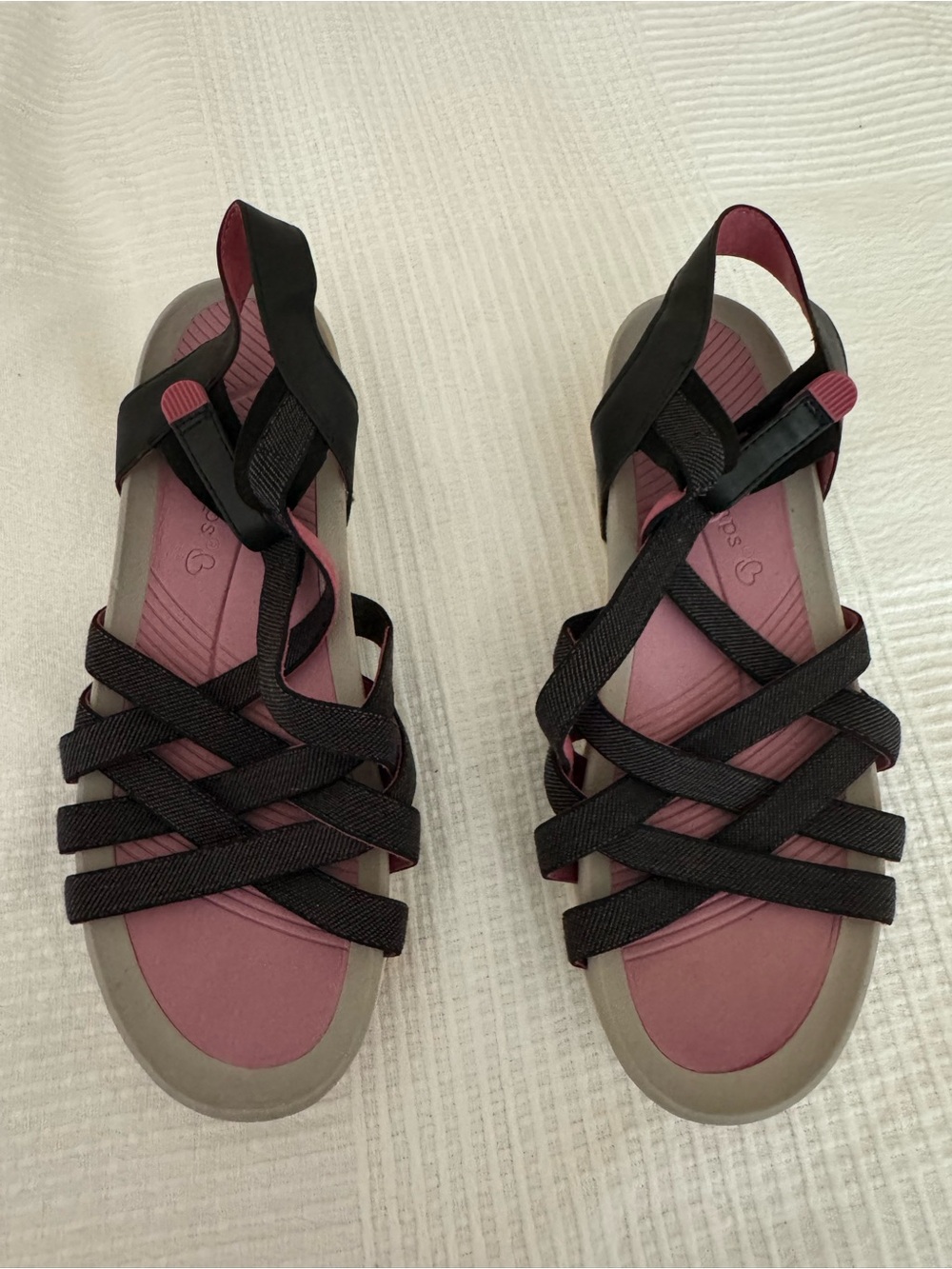 BareTraps Black Strappy Slingback Sandals with Mauve Footbed